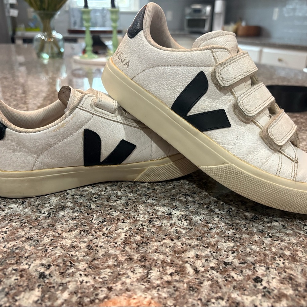 Veja Kids Cream and Black Velcro Sneakers